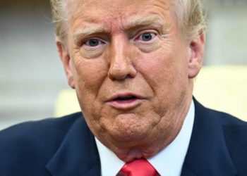 Trump aplicará aranceles del 25% a países que compren petróleo y gas de Venezuela