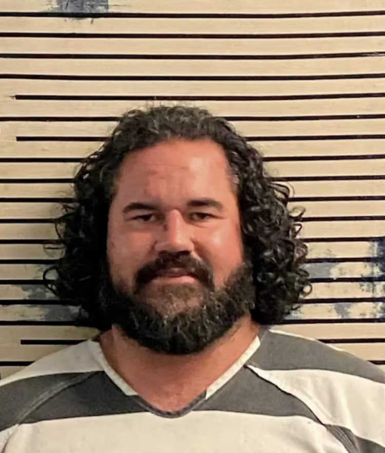 Hombre condenado a 6 años por morder a policía en festival