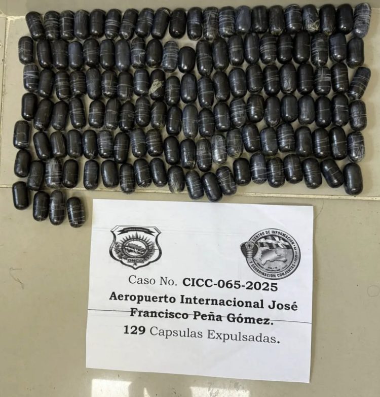 Detienen a dos mujeres con 246 cápsulas de cocaína en sus estómagos