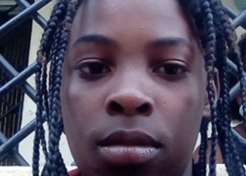 Joven agreda a su abuela y quema casa en SPM; Policía lo busca