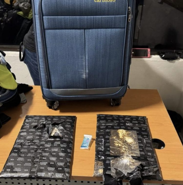 Detienen a un hombre con 2,5 kilos de cocaína en el aeropuerto Las Américas