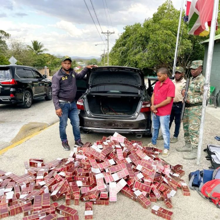 Arrestan a un cabo de la Policía con 80 mil cigarrillos de contrabando en Elías Piña