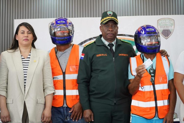 Digesett implementa programa "Un casco para salvar tu vida" en Sánchez