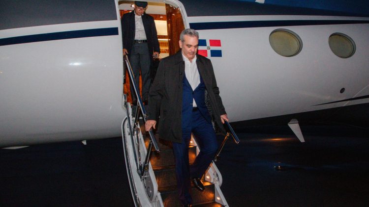 Luis Abinader llega a Washington para Cumbre de la AAFA