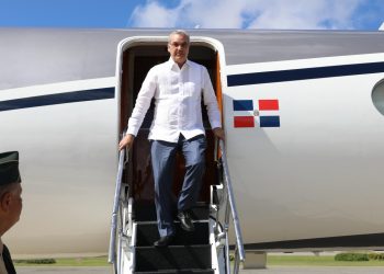 Presidente Abinader regresa al país tras participar en la Cumbre de la AAFA