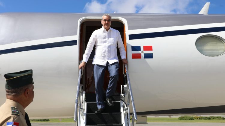 Presidente Abinader regresa al país tras participar en la Cumbre de la AAFA
