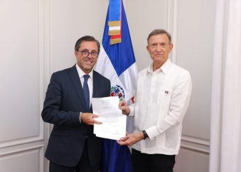 Roberto Álvarez recibe Copias de Estilo de las Cartas Credenciales del nuevo embajador de Chile
