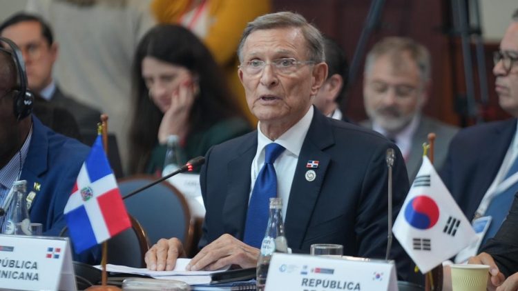 Canciller Roberto Álvarez viaja a Washington para sesión de la OEA