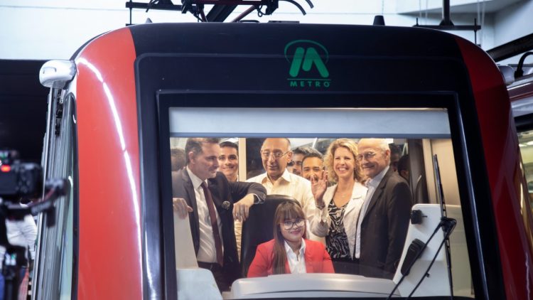 Ministro francés Laurent Saint-Martin recorre el Metro y el Teleférico de Santo Domingo