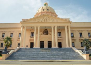 Presidente Abinader asciende a coroneles de la policía a generales