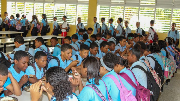 Iniciativa educativa resalta programas del Inabie para reducir ausentismo escolar