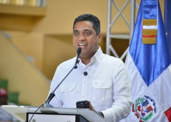 Ministro de Deportes entrega 16.3 millones para remozar el multiuso Rolando Ramírez