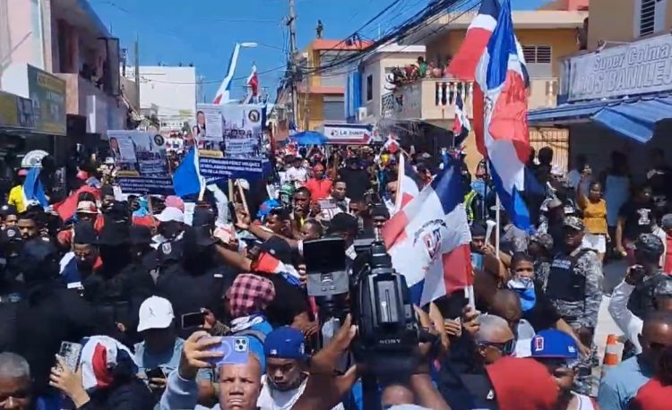 Marcha en El Hoyo de Friusa termina en enfrentamientos con las autoridades