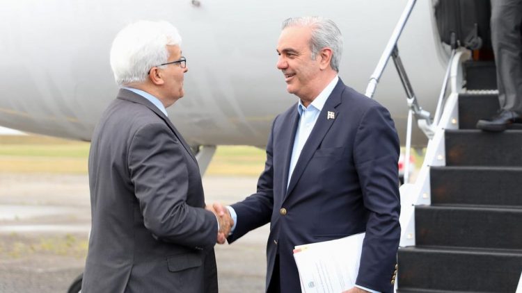 Presidente Abinader llega a Montevideo para la investidura de Yamandú Orsi