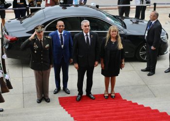 Presidente Abinader regresa al país tras exitosa visita a Uruguay