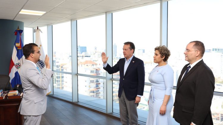 Nuevo director ejecutivo asume liderazgo en ProCompetencia