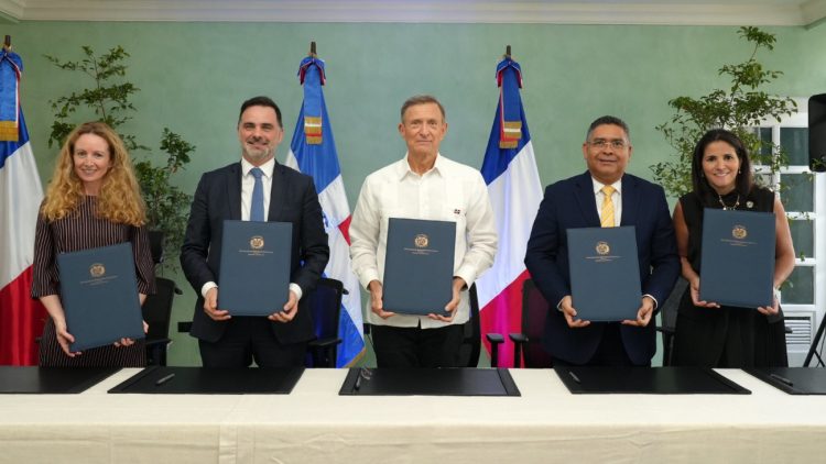 Gobierno dominicano firma Hoja de Ruta de Cooperación con la Agencia Francesa de Desarrollo