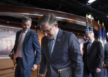 Trump colabora con la cámara para prevenir el cierre del gobierno