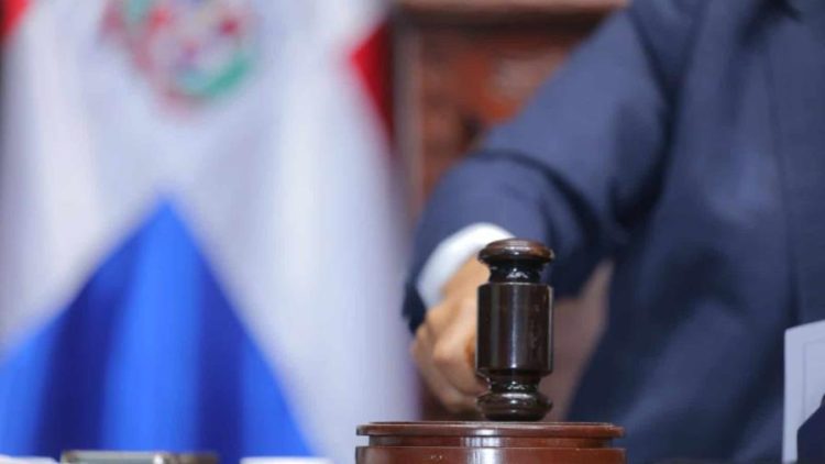 Proyecto de Código Penal endurece castigo por aborto con 15 años de prisión