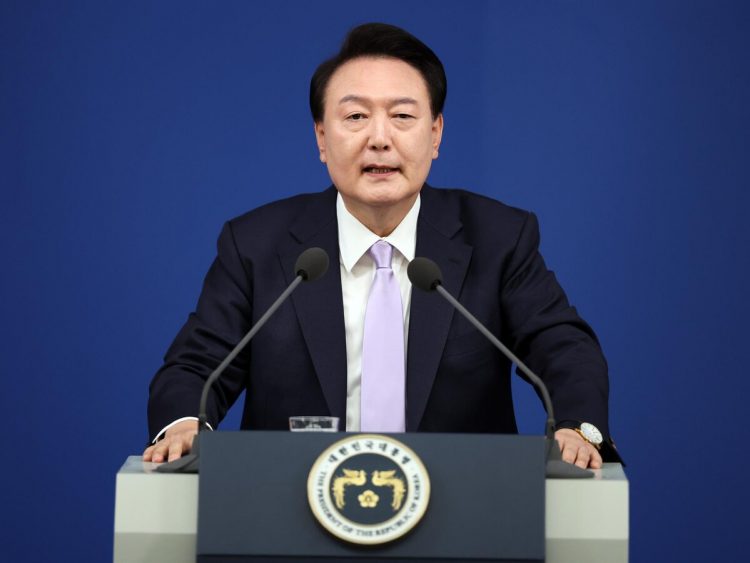 Tribunal ordena la liberación del presidente surcoreano de su detención