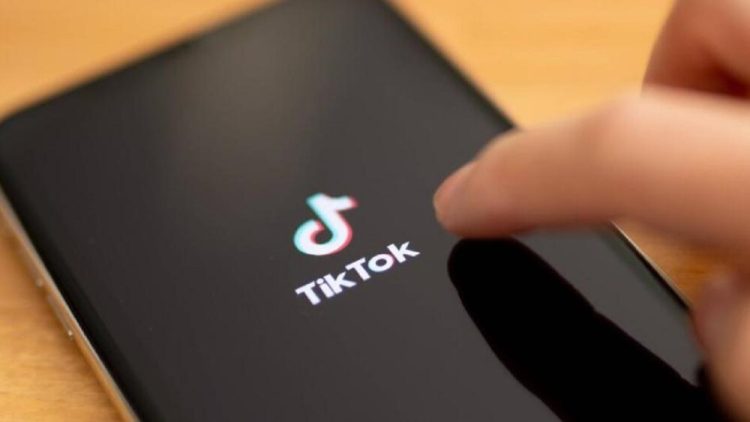 TikTok permite a padres bloquear acceso de sus hijos