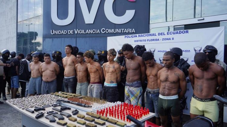 Detienen a 14 implicados en masacre que dejó 22 muertos en Ecuador