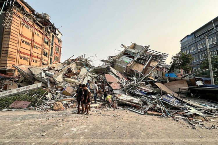 Más de 1,000 muertos y 2,376 heridos tras el terremoto en Birmania