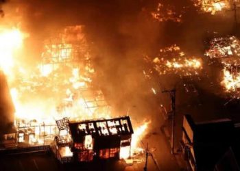 Incendio en Japón deja un muerto y miles de evacuados