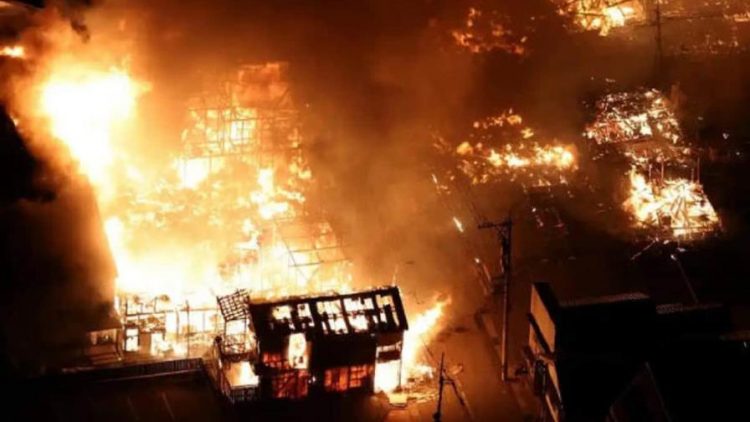 Incendio en Japón deja un muerto y miles de evacuados