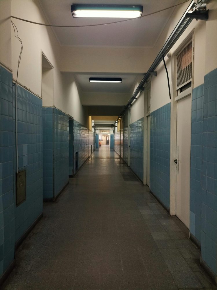 Mujer pasa 45 años encerrada por error en un psiquiátrico