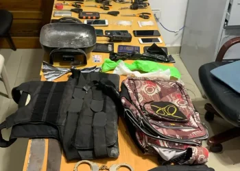 Incautan drogas, armas y equipos policiales en operativo de La Romana