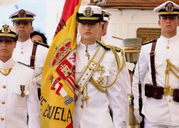 Princesa Leonor abanderada del buque Elcano en Uruguay