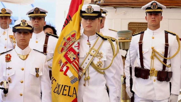 Princesa Leonor abanderada del buque Elcano en Uruguay