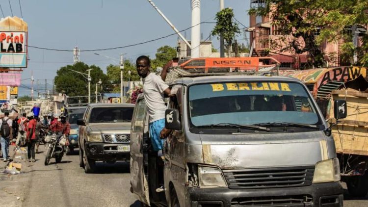 Un muerto y varios heridos tras ataque de bandas a vehículos de transporte público en Haití