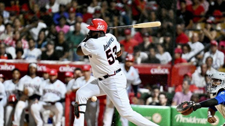Toros del este firman a Sandber Pimentel y cuatro lanzadores