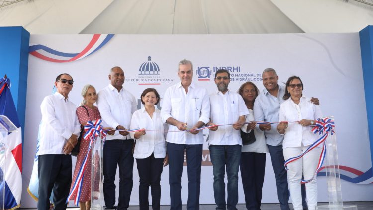 Abinader inaugura calles reconstruidas y la primera etapa de la rehabilitación del río Baní