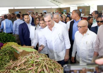 Presidente Abinader anuncia que extenderá los mercados de productores del Inespre