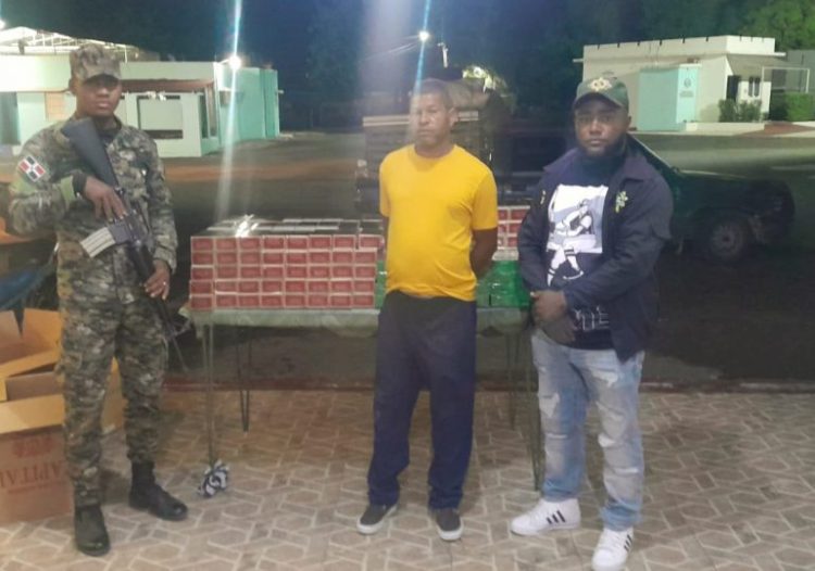 Descubren contrabando de 45,000 cigarrillos ocultos debajo de una carga de naranjas en Azua