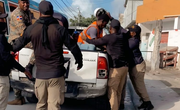 Migración detiene a 111 haitianos en operativos realizados en Friusa y Verón