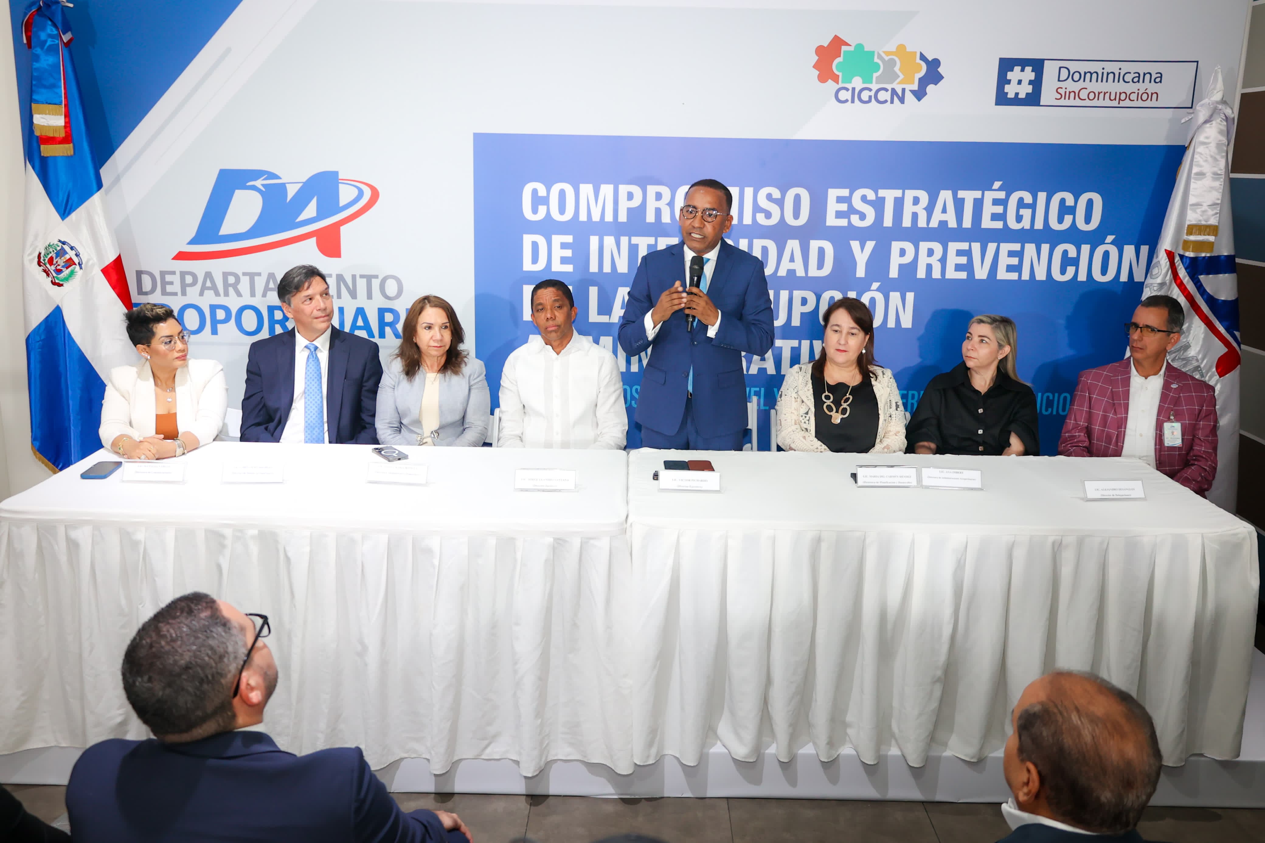 Víctor Pichardo junto a funcionarios del DA ratifican compromiso con la ética y la transparencia 
