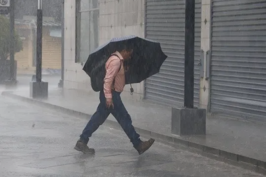 ¡Melissa no se detiene! viento y lluvia extrema azotan el país