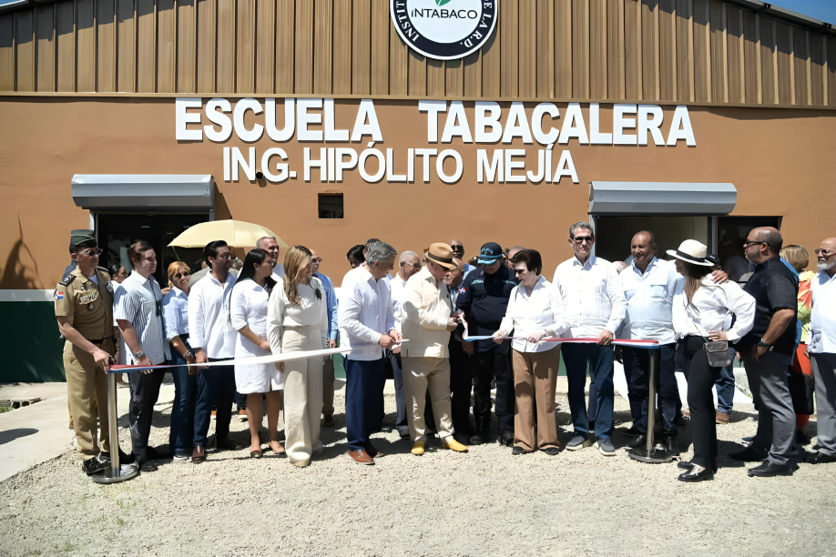Villa González estrena la Escuela Tabacalera Hipólito Mejía