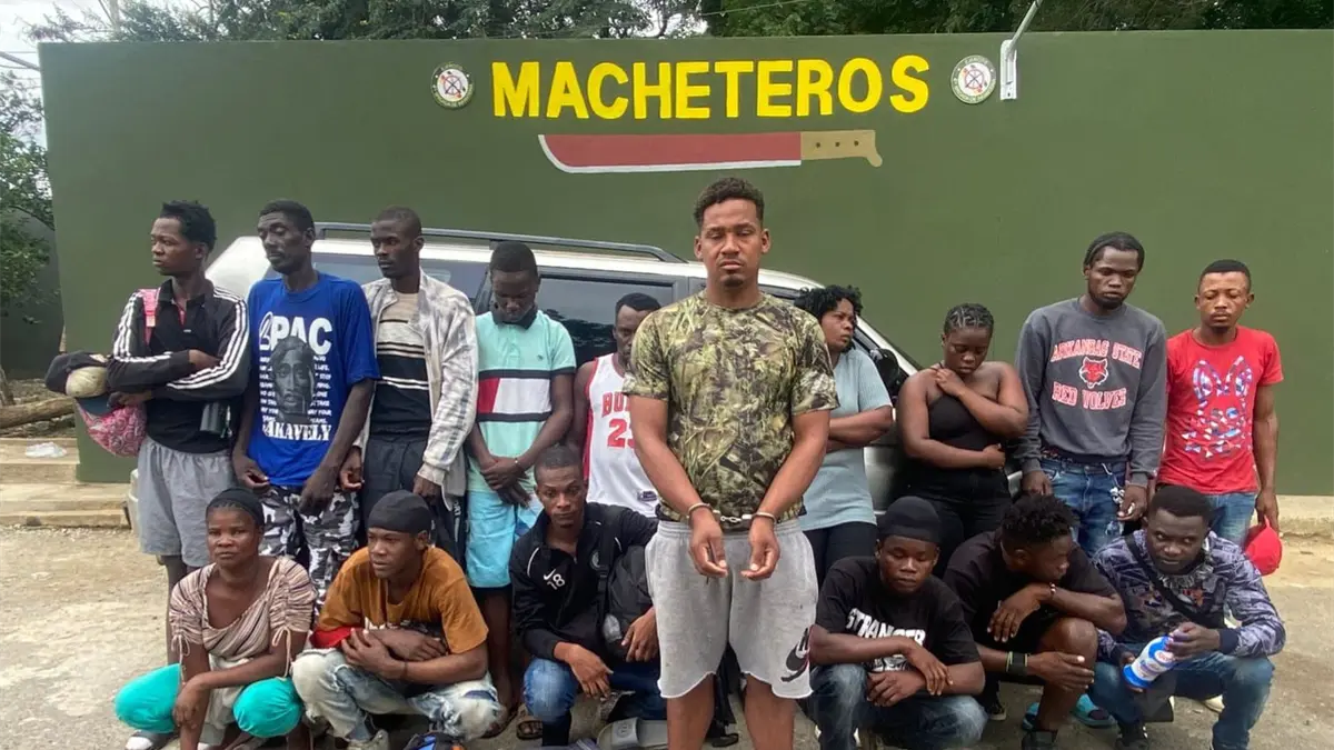 ERD detiene a hombre que transportaba 16 haitianos indocumentados en Mao