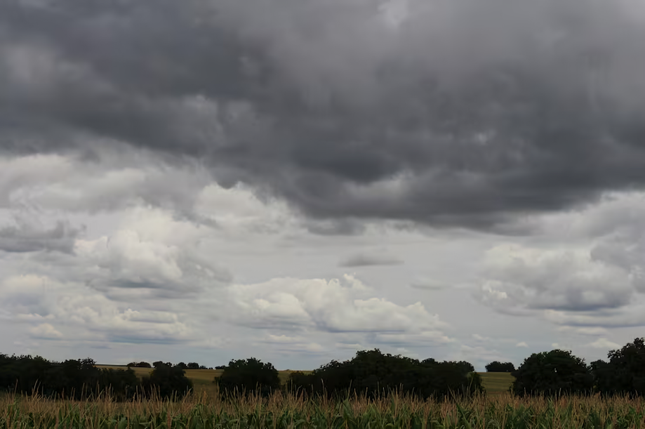 No guardes el paraguas: Habrá ligeros chubascos, pero el clima seguirá agradable