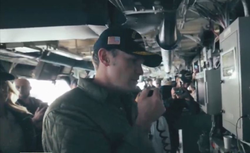 Secretario de Guerra de EE.UU. visita portaaviones desplegado en el Caribe