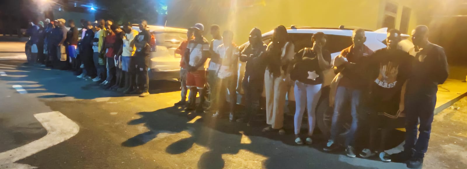 Ejército detiene tres vehículos con 29 haitianos indocumentados en Mao