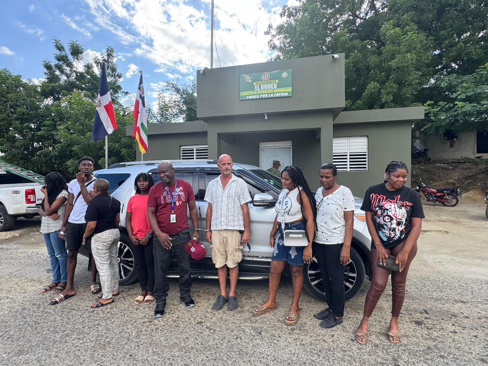 Ejército detiene a canadiense que transportaba haitianos indocumentados en Dajabón