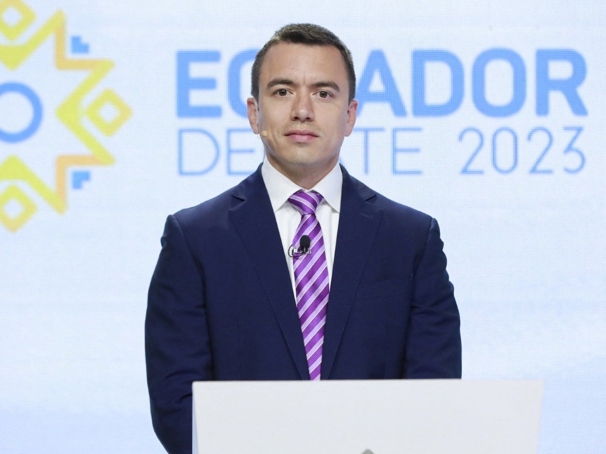 Presidente de Ecuador cambia a seis ministros tras la derrota en su referéndum