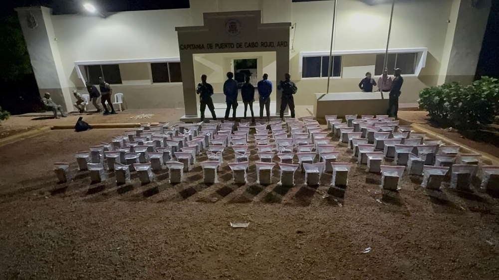 DNCD revienta mega cargamento: 806 paquetes decomisados en Pedernales; ya van 1,290 en 48 horas