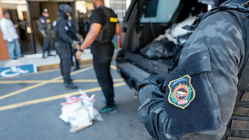 Golpe al narco: incautan 171 paquetes de cocaína y detienen a dos hombres